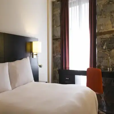 Le Petit Hotel