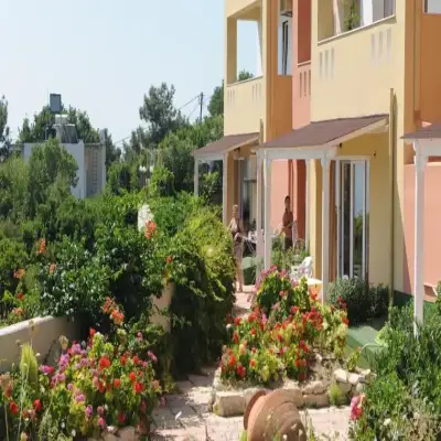 Yolanda Studios, Chios 